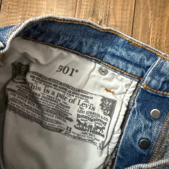 Levi's 501 Jeans Distressed Med Wash Classic Button Fly Women's Size 25x30 - Picture 6 of 7
